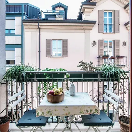 Joivy Isotta's House With 2 Cosy Balconies Apartment Como