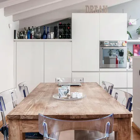 Joivy Isotta's House With 2 Cosy Balconies Apartment Como